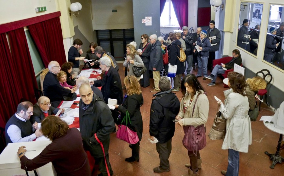 Ciudadanos italianos votando en las primarias del PD el domingo 8 de diciembre. Foto: La Repubblica